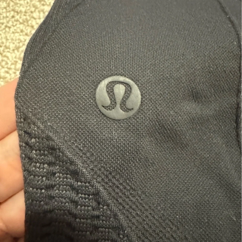 NAVY BLUE SIZE 4 LULULEMON COMPRESSION CROPPED LEGGINGS